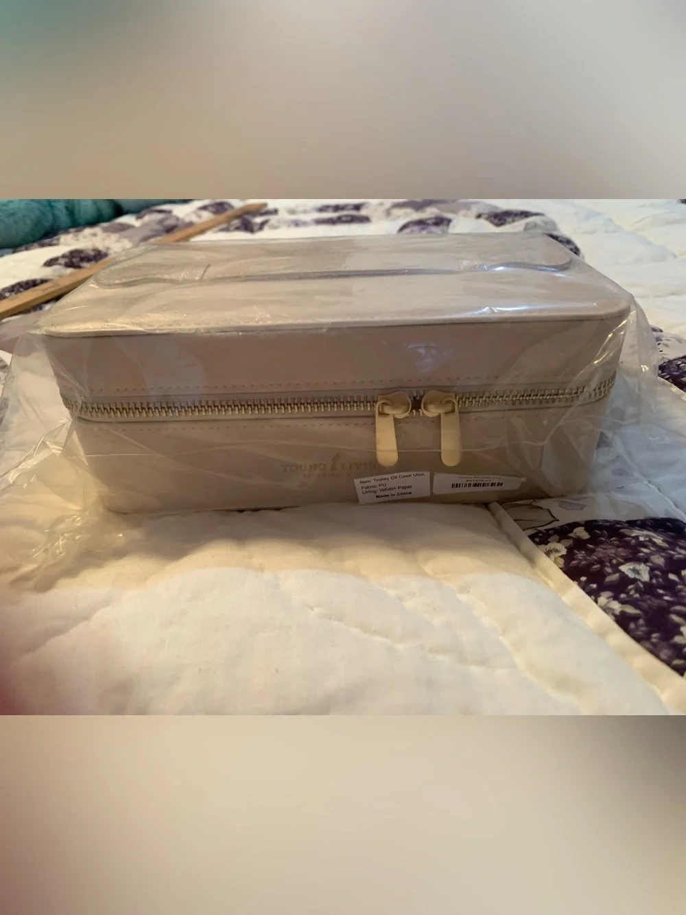 Young Living Cream/Blush Essential Oil Travel Case with Gold Zipper